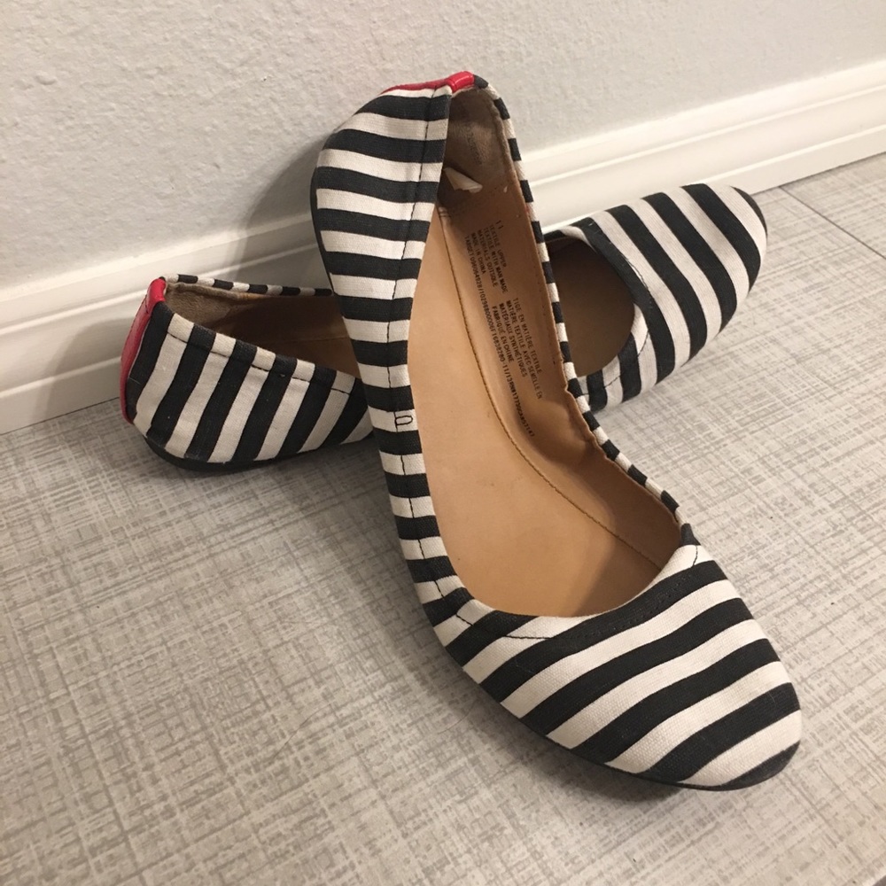 Gently used Mossimo flats!